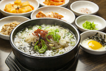 韓国料理　豆もやしのスープ