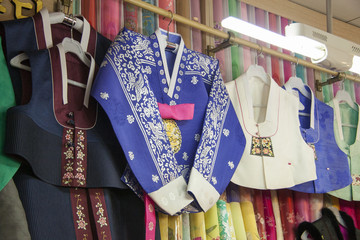 釜山鎮市場　韓服、反物売り場