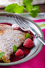 French toast with berries