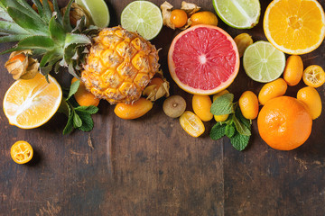 Obraz na płótnie Canvas Variety of citrus fruits