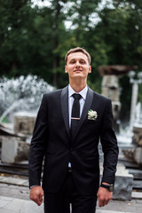 groom with the fountain on the background