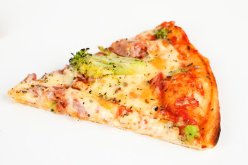 Pizza mit Brokkoli und Schinken