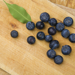 blueberrys on the wood platte