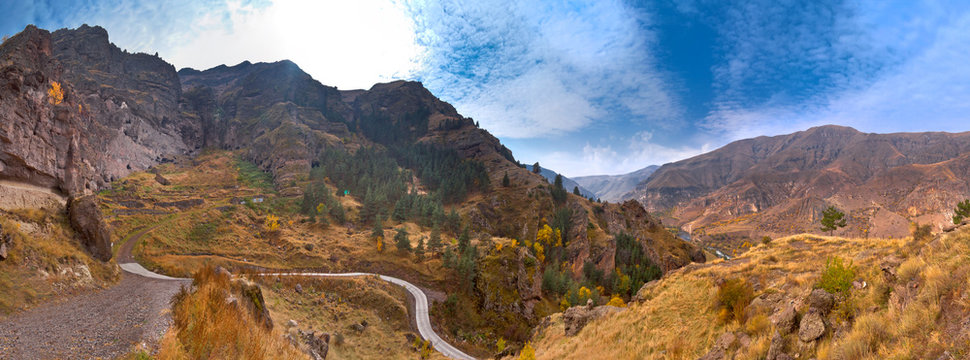 Fototapeta Gruzja piekną jesienią. A beautifull autumn in Georgia.