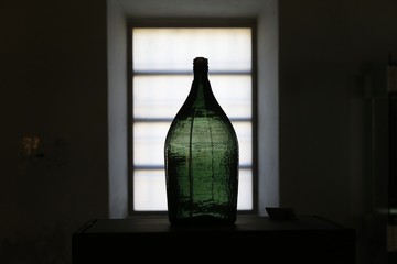 BOTELLA ANTIGUA  DE CRISTAL DE COLORES