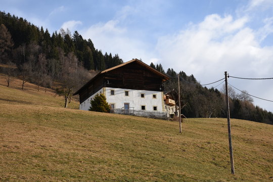 Lienz, Lienzer Dolomiten, Sonnenseite, Hang, Wiese, Bauernhof, Haus, Tradition