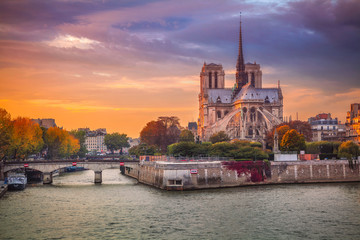 Paris. Cityscape image of Paris, France with the Notre Dame Cathedral during sunset. - obrazy, fototapety, plakaty