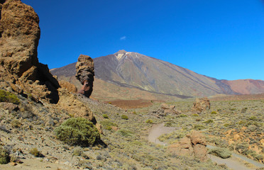 Fototapeta na wymiar Volcán del Teide nevado, Tenerife