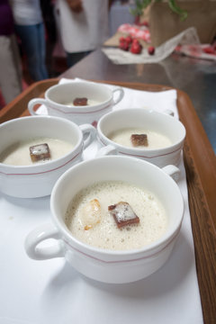 Rahmsuppe mit Eglifilet und Trockenfleisch