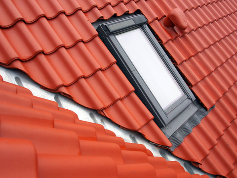 Dachsanierung: Dachfenster, Dachziegel, Dachpfannen