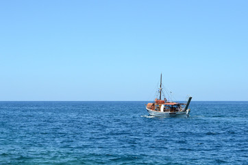 Fototapeta premium Boat in the sea on backgrounf od blue sky