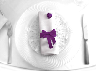Napkin decoration with red bow