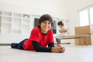 Naklejka premium Child inside interior of modern home