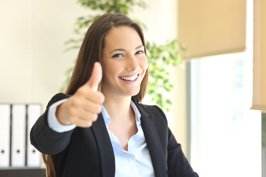 Businesswoman posing with thumbs up