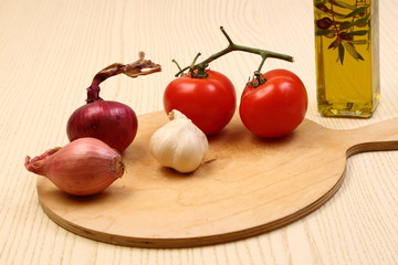 Pomodori, cipolle, aglio, olio