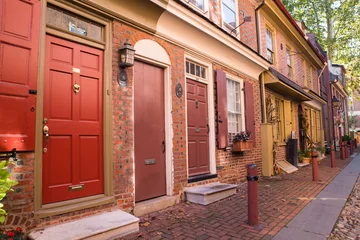Schilderijen op glas View of homes along historic Elfreth's Alley in Philadelphia, PA.  © littleny