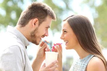 Papier Peint photo autocollant Milk-shake Couple in love sharing a drink