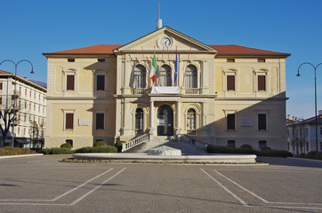 "Piazza del Popolo", City Hall of Vittorio Veneto and the monume