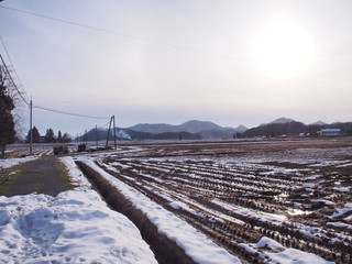 Fototapeta na wymiar 雪景色の農村