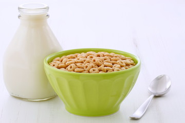 Whole wheat cereal loops