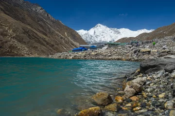 Cercles muraux Cho Oyu Gokyo lake and village with Cho Oyu mountain background, Everest