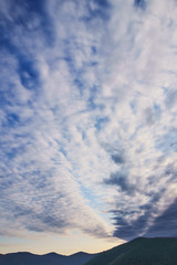 Fototapeta na wymiar Wolken über dem runden Hut