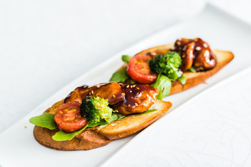 canape with chicken