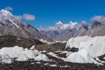 Obraz premium Ice on Baltoro glacier with Paiju peak background, K2 trek, Paki