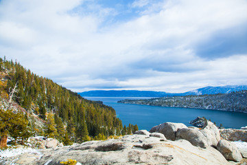 Obraz premium Lake Tahoe Island Mountain View