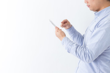 男性　スマートフォン