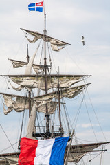 Fototapeta premium Mat et cordage de goélette à Douarnenez, Finistère