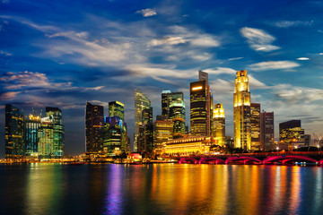 Naklejka premium Singapore skyline in evening
