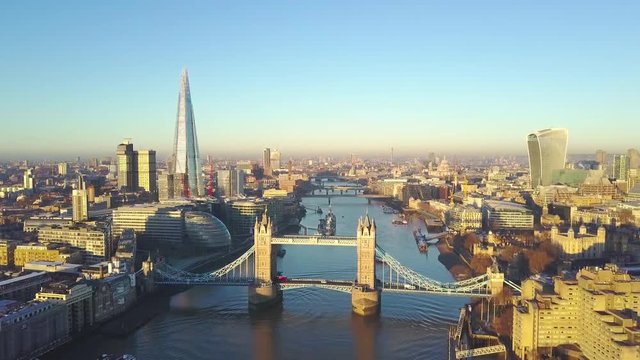 Flythrough: Aerial cityscape view of London and the River Thames, England, United Kingdom
