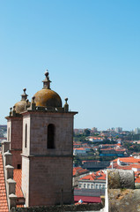 Fototapeta na wymiar Porto, 26/03/2012: i campanili e il tetto rosso della Chiesa di San Lorenzo chiamata dalla gente del posto la Chiesa del Grillo 