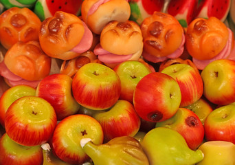 marzipan sweets that look like fruits