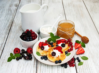 cottage cheese pancake with berries
