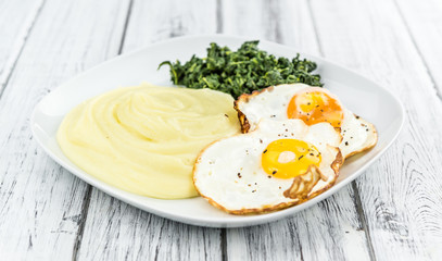 Homemade Potato Mash (with fried eggs and spinach)