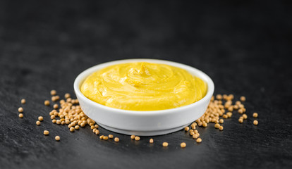 Mustard (selective focus)