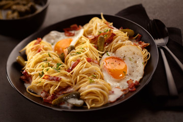 Close up on spaghetti, eggs and bacon