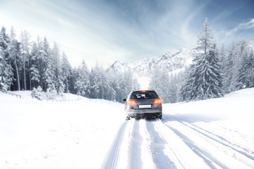 Fototapeta na wymiar winter car and snow 