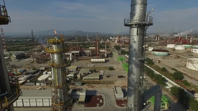 Leaving the factory/ Dejando la f&aacute;brica