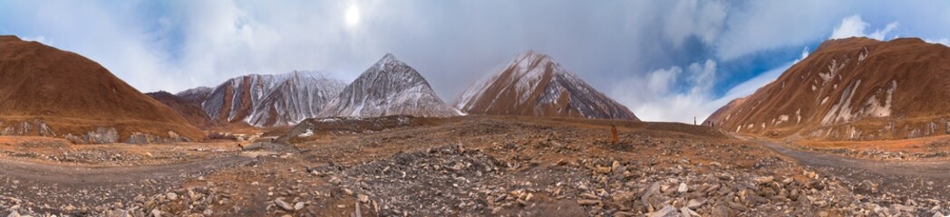 Dolina Truso - Gruzja piekną jesienią. Truso valley - A beautiful autumn in Georgia. © rogozinski