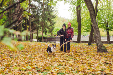 Fototapeta premium couple walking a dog park