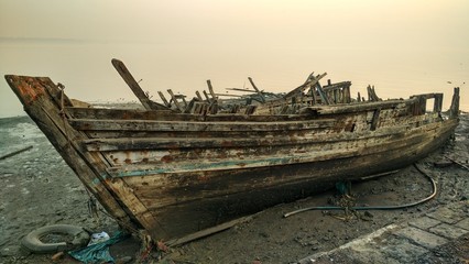 Fototapeta na wymiar Abandoned boat of a fisherman