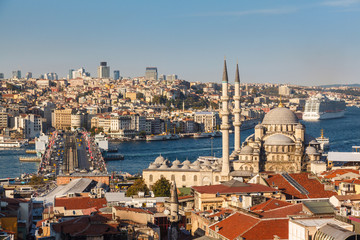 Obraz premium roof Valide Khan, Galata Bridge and Yeni Cami