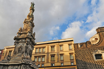 Fototapeta na wymiar Napoli, la colonna di piazza del Gesù Nuovo