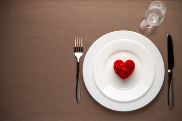 Table set with red heart on the white plate for Valentines day. - 132891714