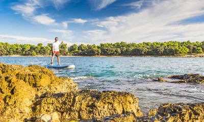 Standup Paddling im Meer