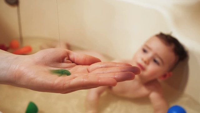Baby wash in the bath. Use soap, shampoo for children.