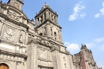 Fototapeta na wymiar catedral mexicana